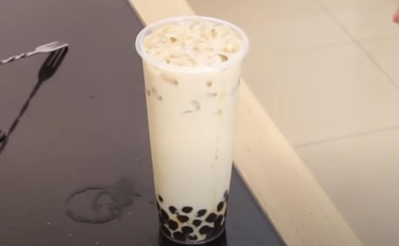 Thưởng thức đồ uống trà sữa nướng thơm hấp dẫn tại nhà