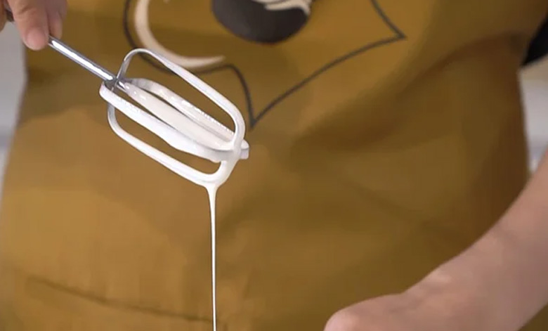 Cách làm trà xoài macchiato: Làm macchiato