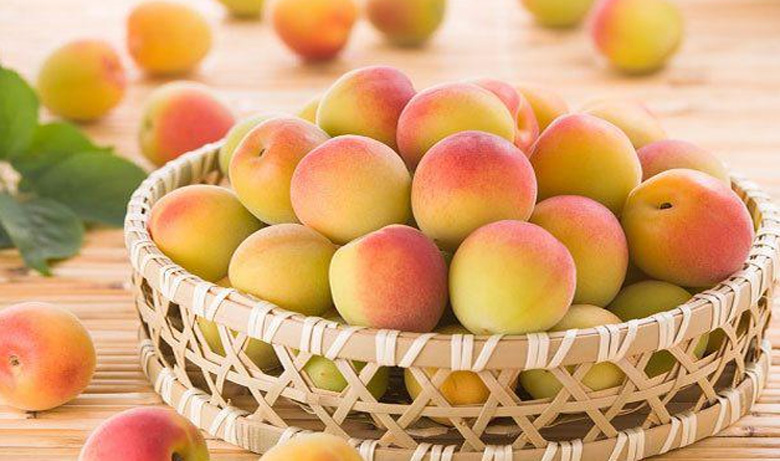 Cách pha trà đào mật ong ấm áp: Nguyên liệu đào tươi