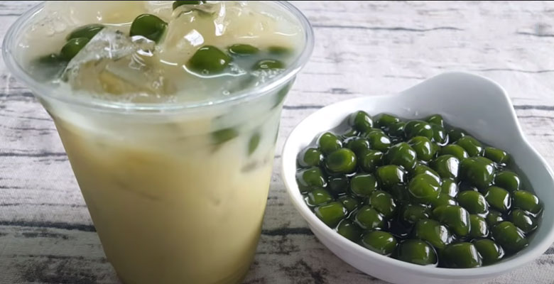 Thưởng thức trân châu trà xanh từ bột năng cùng với trà sữa