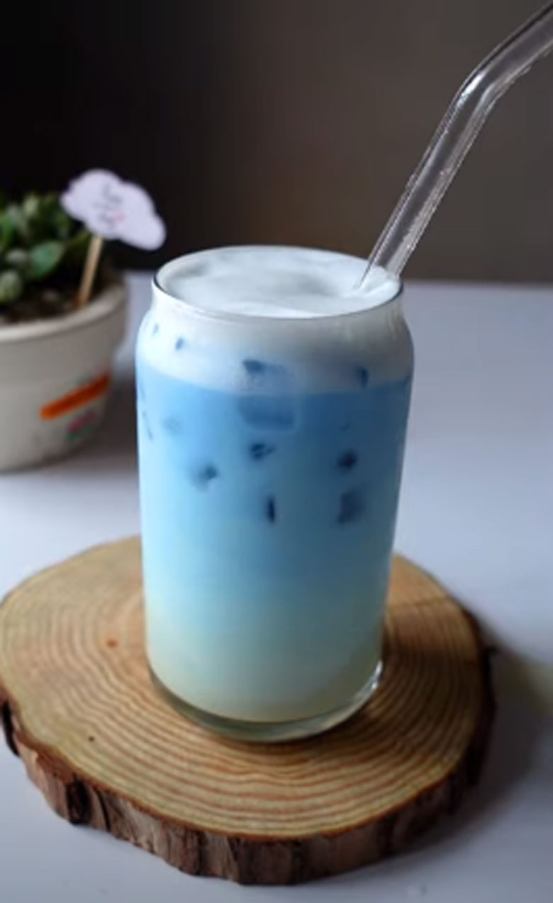 Thưởng thức ly trà sữa gạo rang hoa đậu biếc