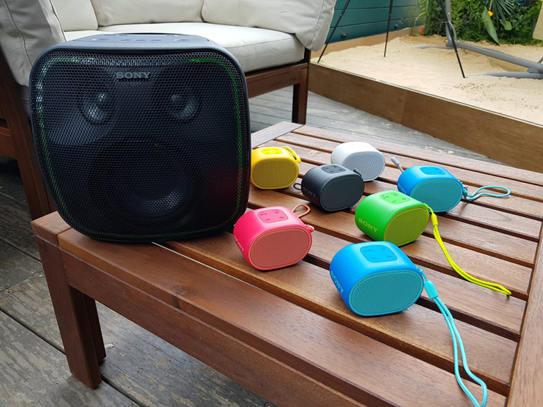 Loa Sony Bluetooth SRS-XB01/LC E xanh dương phím điều khiển đơn giản