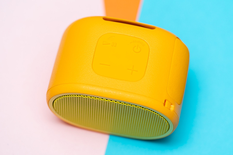 Loa Sony Bluetooth SRS-XB01/YC E vàng phím điều khiển đơn giản