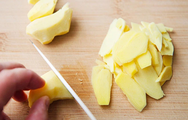 Cách pha trà đường đỏ gừng tươi: Nguyên liệu