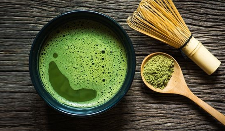 Cách pha matcha đá xay: Sơ chế bột matcha