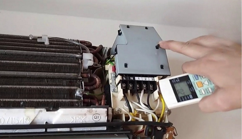 Xử lý lỗi F5 điều hòa LG bằng việc thay thế cảm biến nhiệt độ