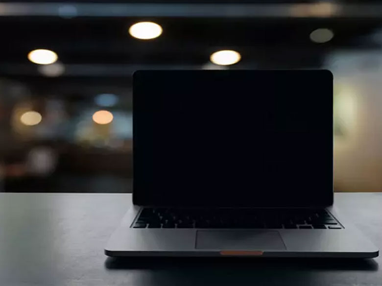 Laptop bật không lên màn hình do hư màn hình