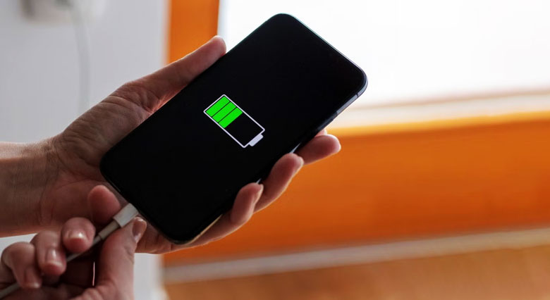 Điện thoại còn 50% pin có nên sạc - Nên sạc mức từ 30 - 80%