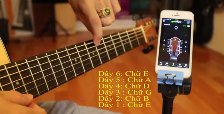 Cách chỉnh dây đàn guitar bằng điện thoại với phần mềm Guitartuna: Bước 2