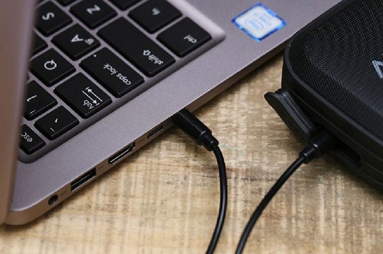 Cắm lại Jack Audio để học cách mở loa máy tính bị khóa