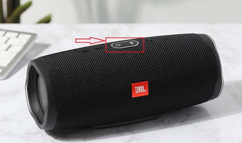Cách hát karaoke bằng điện thoại và loa bluetooth: Bật loa
