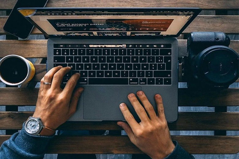 Công suất tiêu thụ điện của máy tính laptop: Đối với laptop