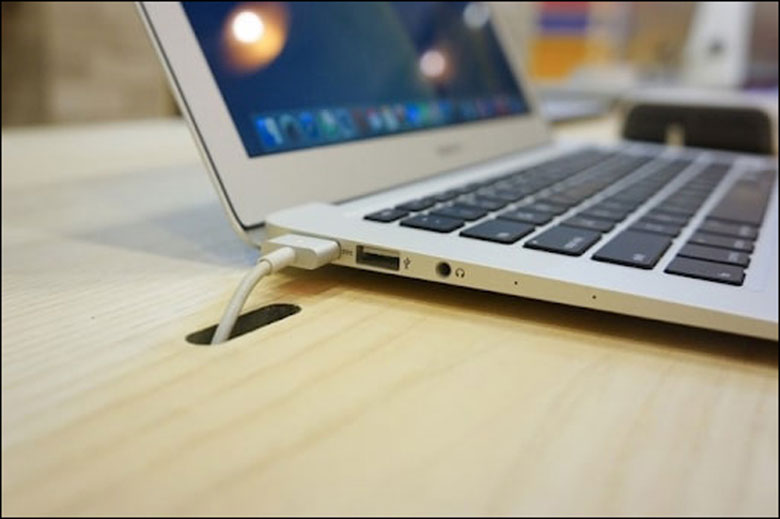 Cách dùng MacBook không bị chai pin: Sạc pin khi mới mua
