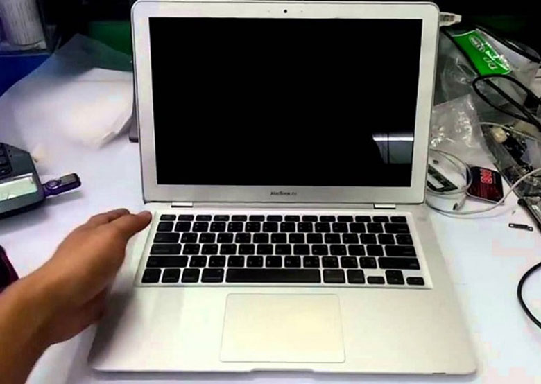 Thực hiện Power Cycle khi MacBook không khởi động