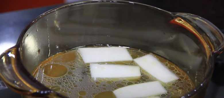 Cách làm lẩu gà chanh ớt ninh nước dùng