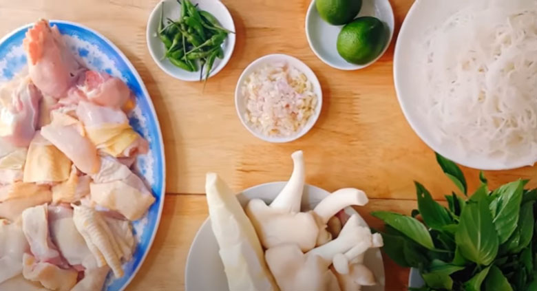 Lẩu gà lá quế nguyên liệu