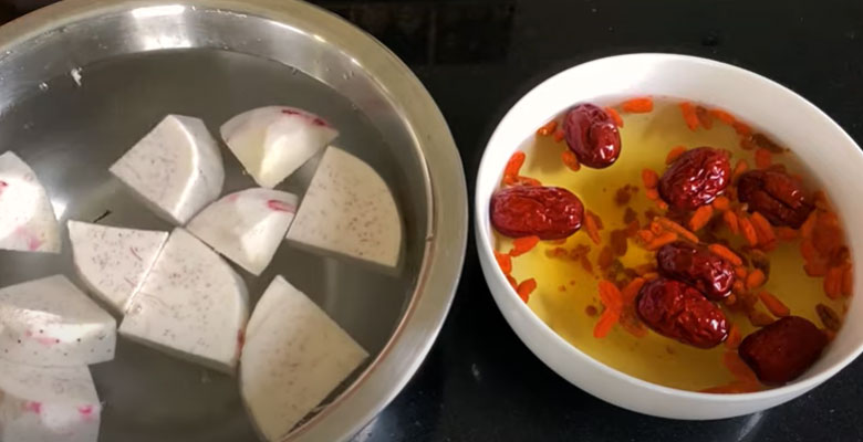 Cách nấu lẩu bò thập cẩm cần sơ chế các nguyên liệu trước