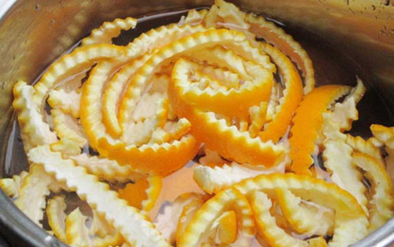 Cách làm mứt vỏ cam mật ong dẻo: Khủ đắng vỏ cam