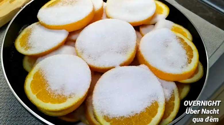 Cách làm mứt cam dẻo: Ướp cam qua đêm