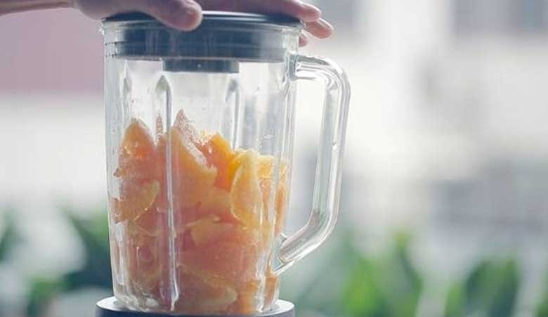 Cách làm mứt cam phết bánh mì: Xay nhuyễn