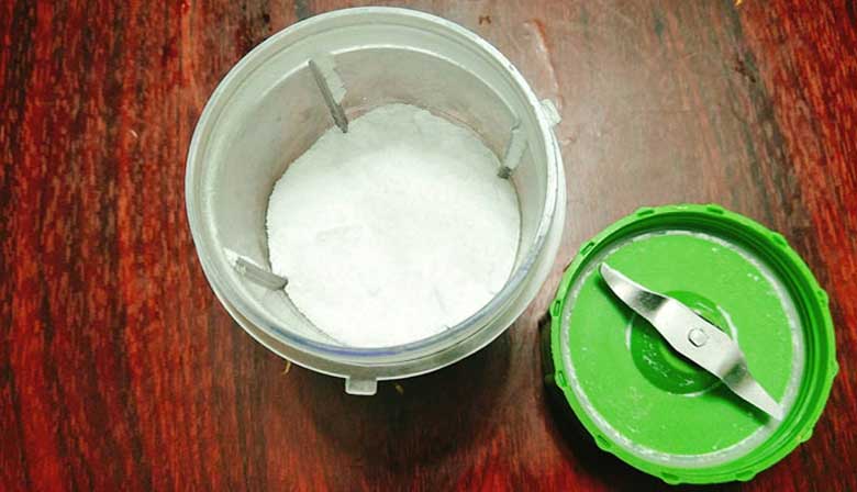 Cách làm mứt hạt sen: Sơ chế đường phèn