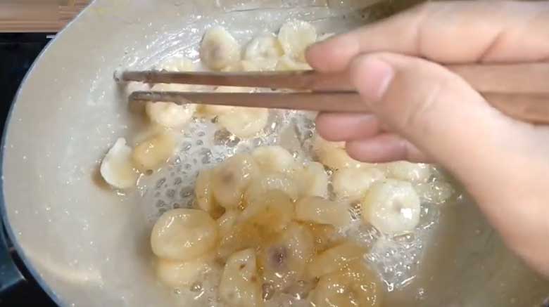 Cách làm mứt củ năng: Sên mứt