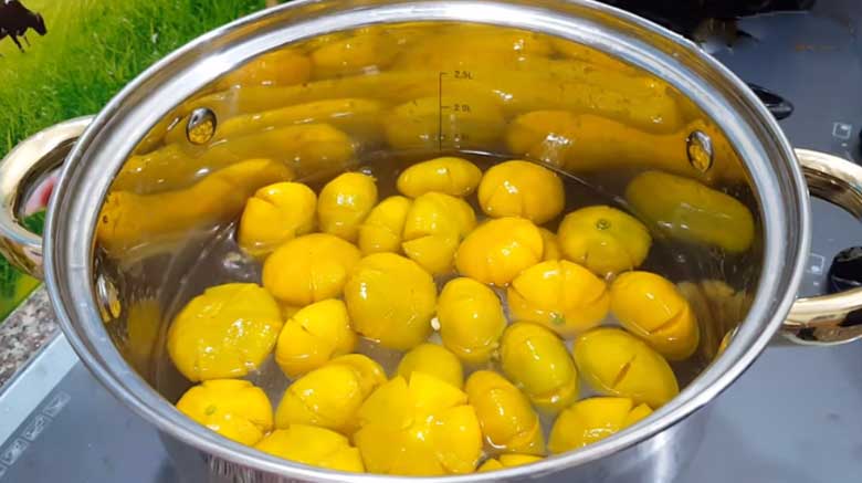 Cách làm mứt tắc rim muối ớt: Trần tắc