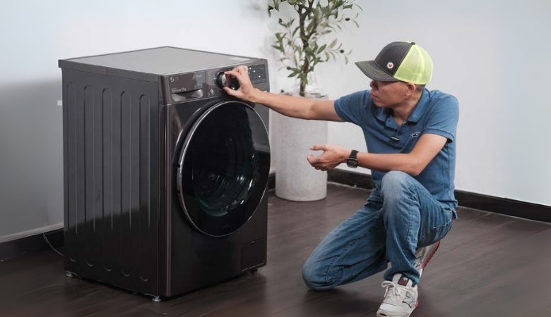 Cách mở máy giặt LG khi bị khóa bằng việc xử lý nước tích tụ