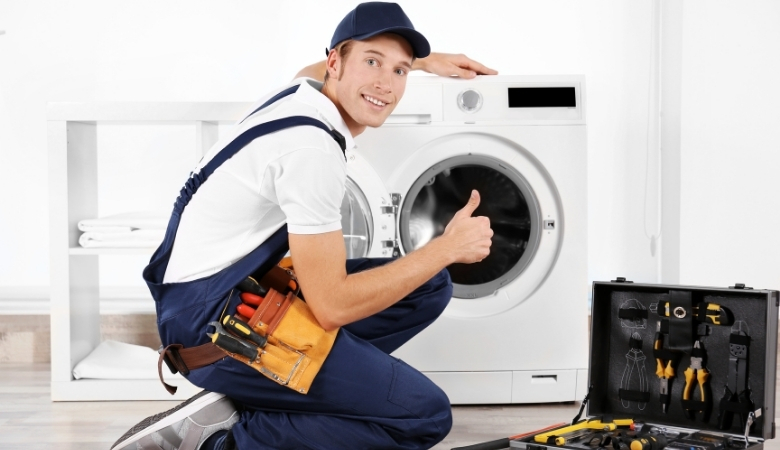 Liên hệ chuyên gia để có cách mở máy giặt LG khi bị khóa