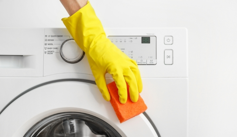 Vệ sinh bảng điều khiển nút bấm máy giặt bị liệt