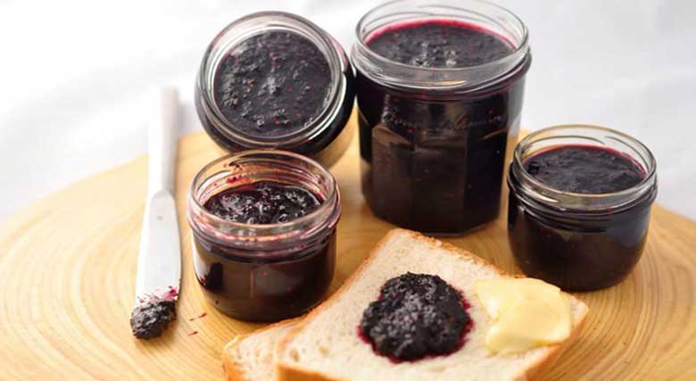 Mứt dâu tằm ăn với gì: Ăn cùng bánh mì