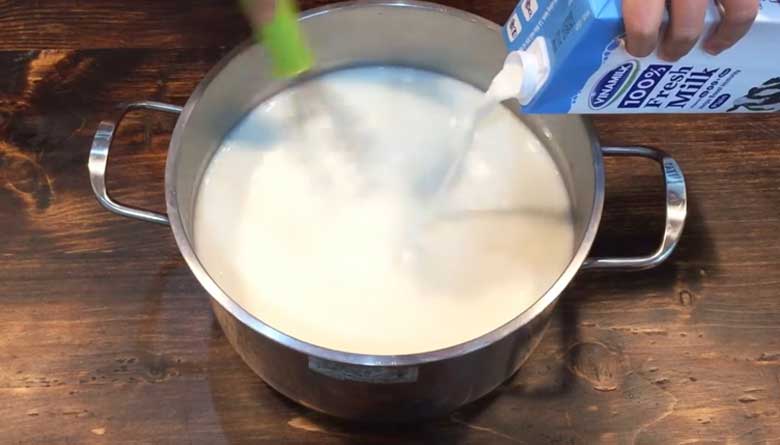 Mứt dâu tằm ăn với gì: Làm sữa chua lắc dâu tằm