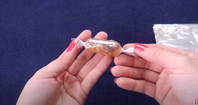 Cách làm mứt mãng cầu muối ớt: Gói kẹo