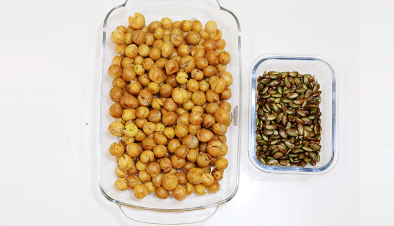 Cách làm mứt hồng bì: Bỏ hột