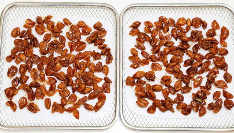 Cách làm mứt hồng bì: Hong khô