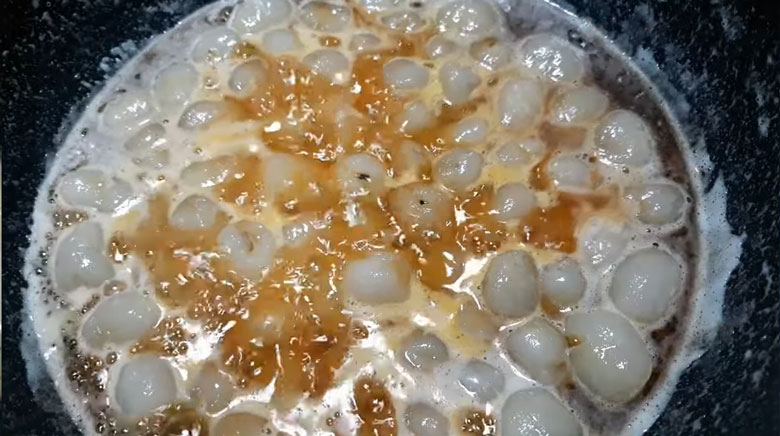 Cách làm mứt chôm chôm dẻo: Sên mứt