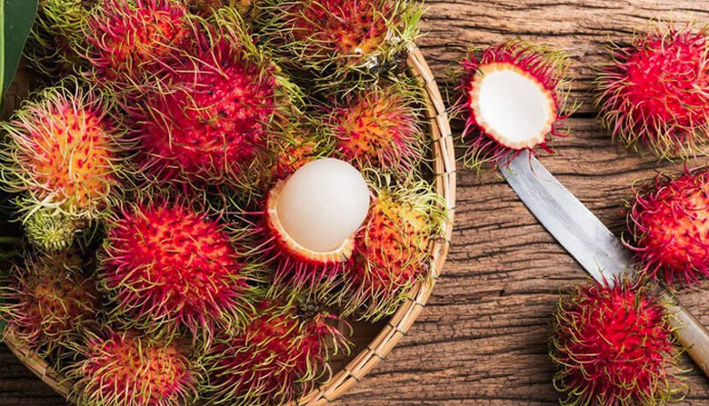 Cách làm mứt chôm chôm lá dứa: Nguyên liệu