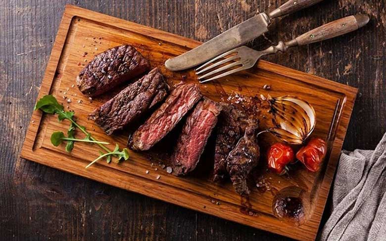 Thưởng thức bò nướng mọi 