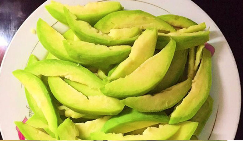 Cách làm mứt cóc bọc đường: Bổ cóc