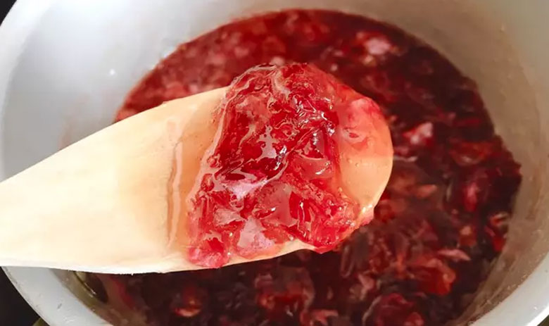 Cách làm mứt hoa hồng ướp thấm mật hương: Sên mứt