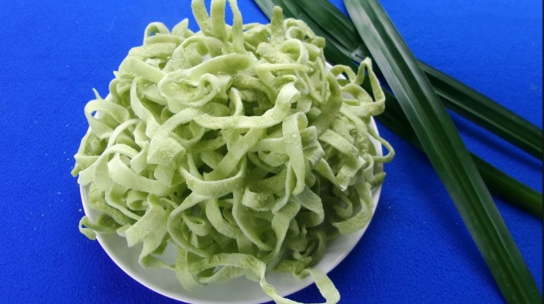 Cách làm mứt dừa màu xanh lá dứa: Thành phẩm