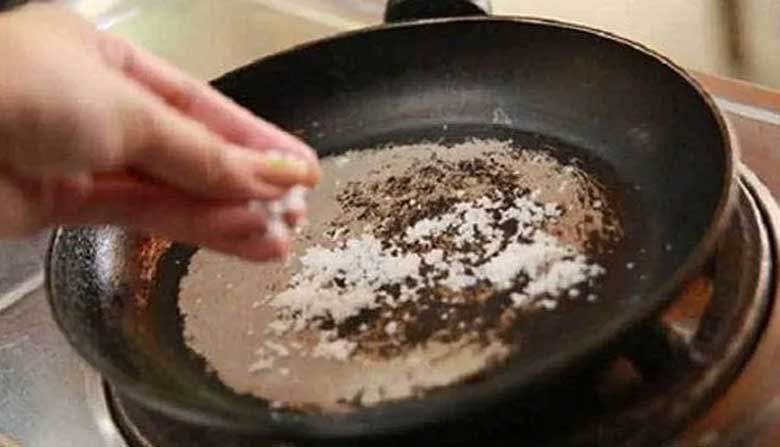 Cách rửa nồi bị cháy bằng muối