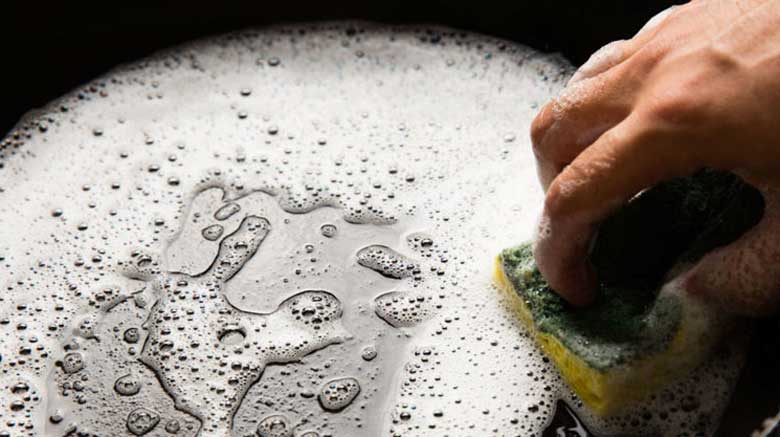 Cách rửa nồi bị cháy bằng chất rửa