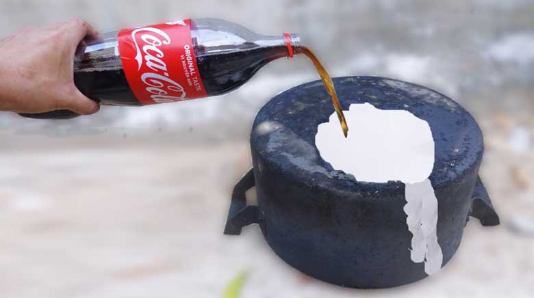 Cách rửa nồi bị cháy bằng coca cola