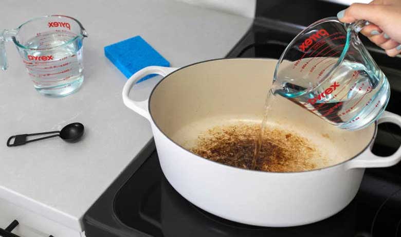 Cách rửa nồi bị cháy bằng giấm