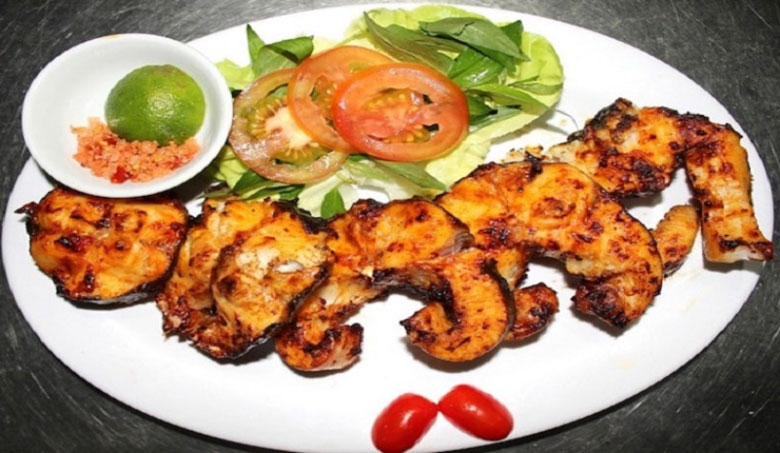 Thưởng thức cá tầm nướng riềng mẻ