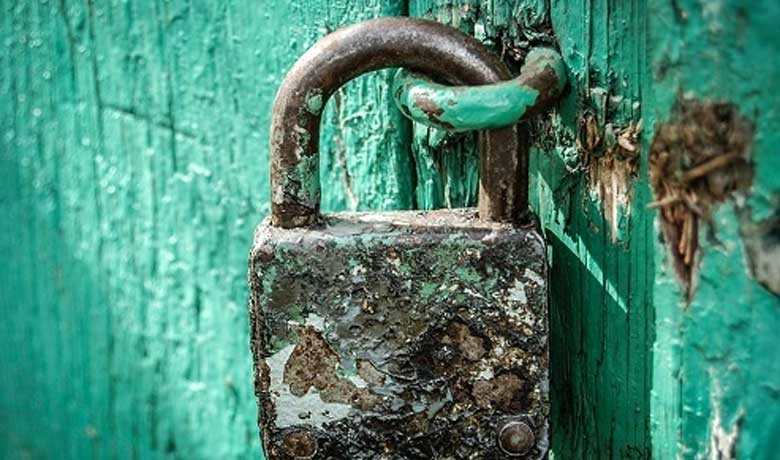 Mẹo lấy chìa khóa bị gãy trong ổ: Khóa gãy do rie sét