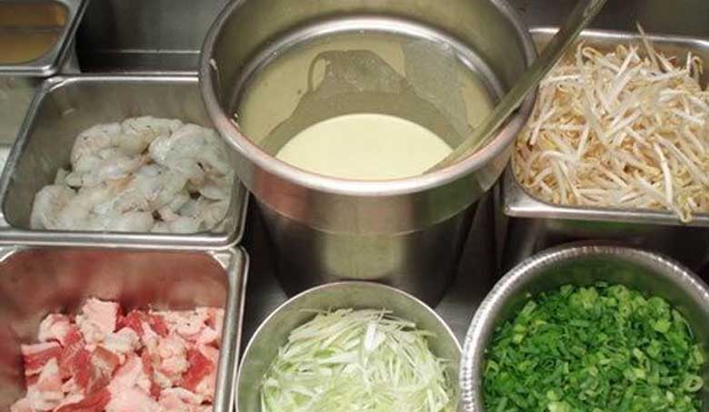 Mẹo làm bánh xèo giòn: Nguyên liệu tươi ngon