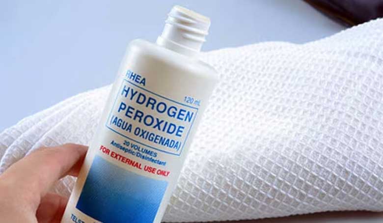 Mẹo xử lý quần áo ra màu bằng oxy già