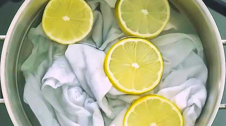 Cách tẩy vết dầu mỡ trên quần áo bằng chanh